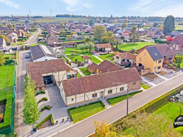 UNIEK GEHEEL BESTAANDE UIT GERESTAUREERDE WOONHOEVE, WELLNESS, TUINKAMER EN EXCLUSIEVE VAKANTIEWONING
