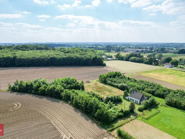 Uniek gelegen oude woning