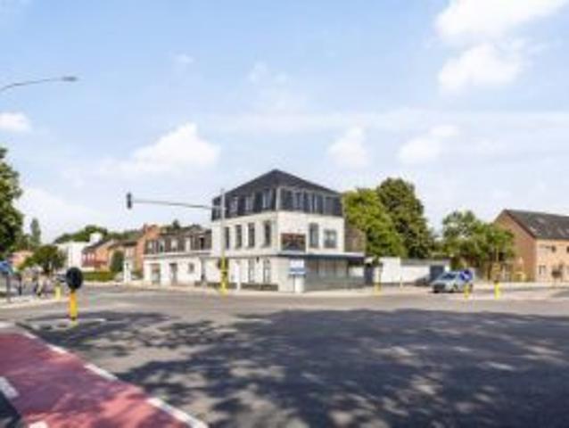 Uniek gelegen handelspand te koop in Grobbendonk