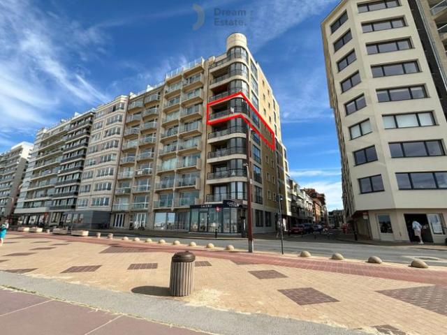 Uniek hoekappartement met prachtige zichten op de zeedijk.