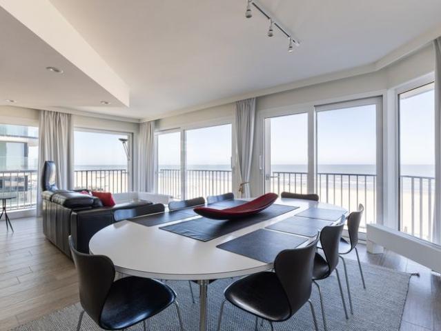 Uniek hoekappartement te koop op de zeedijk in Koksijde!