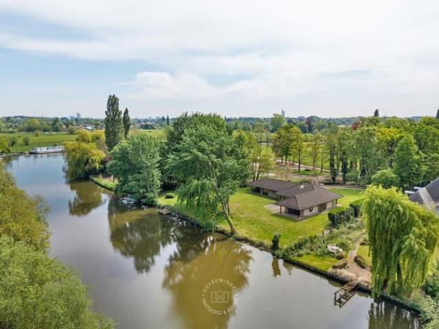 Unieke bungalow aan de Leie