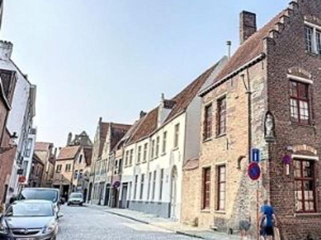 UNIEKE en ZEER RUIME woning te BRUGGE