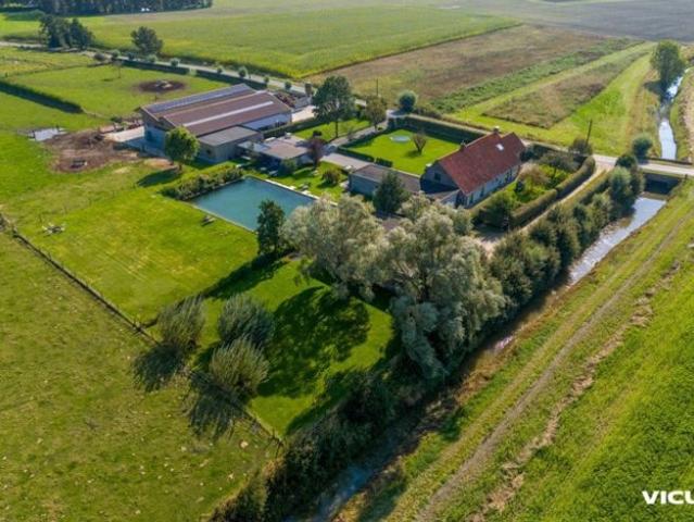 Unieke landelijke eigendom nabij de kust