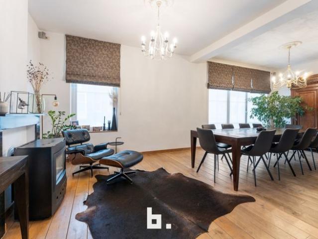 Unieke, polyvalente woning met handelsruimte, dubbele garag