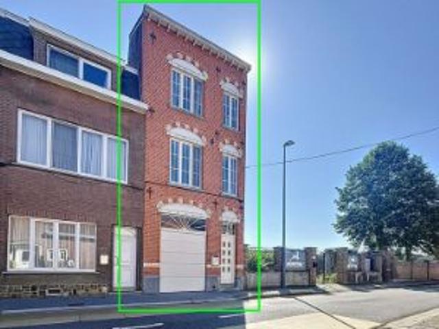 Unieke ruime stadswoning met verzorgde tuin, garage en 4 sl