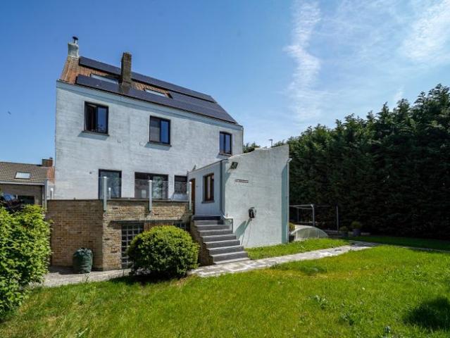 Unieke ruime woning langs het kanaal Plassendale Nieuwpoo