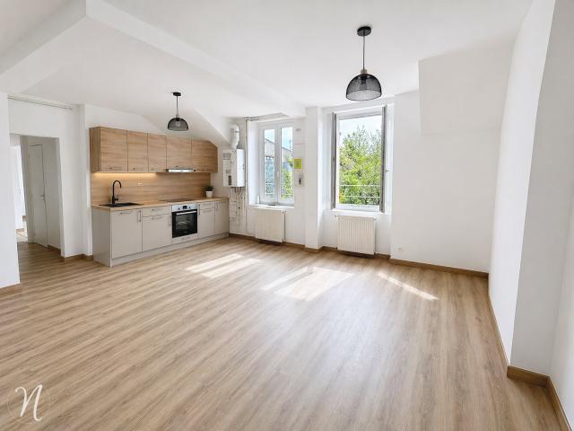 Unieux Bourg T3 de 61,85 m2 85 m2 au sol 61m² Unieux