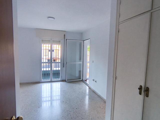 UNIFAMILIAR SIN MUEBLES EN ALQUILER
