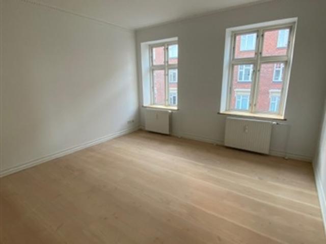 Unik og charmerende 4 Værelses lejlighed på Øresundsvej KBH S, København S, København