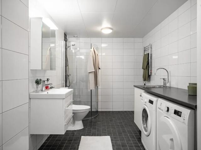 Unik fristående trea om 75 kvm med egen uteplats n 75 m² 9 029 kr