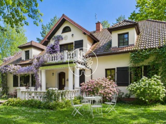 Unikalna posiadłość 280 m² z 3 budynkami i rzeką Jeziórka