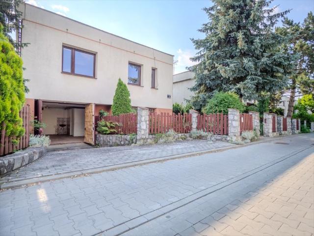 Unikalny dom 216 m² w Bronowicach z ogrodem i garażem