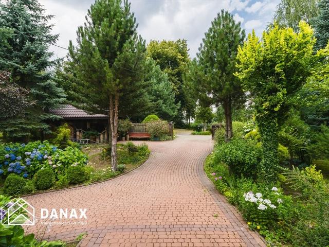 Unikalny dom 415 m2 na dużej działce w Wieliczce