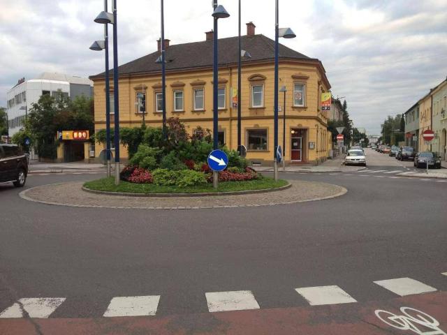 Unikat in Wels: 220 m² Altbau Residenz + Gastronomie & Garten zu vermieten