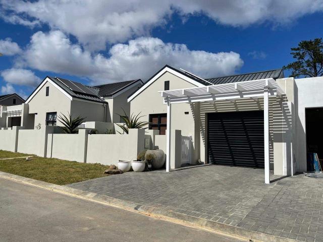 Unique 3 Bedroom Home at Somerset Lakes – Phase 2