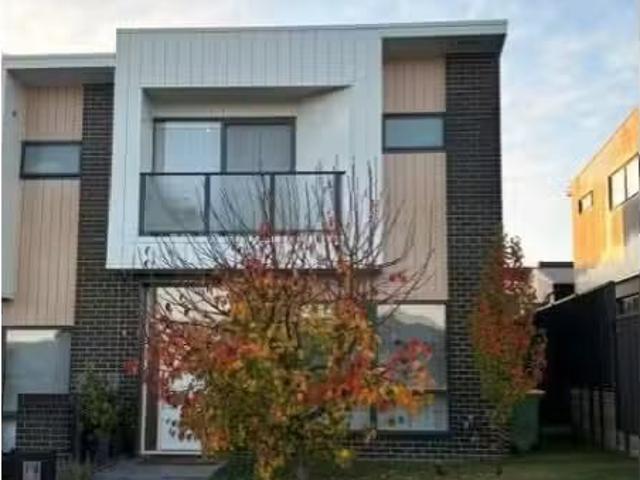 Just in! 3 BR 18 Storksbill Terrace, Tralee Townhouse for rent.