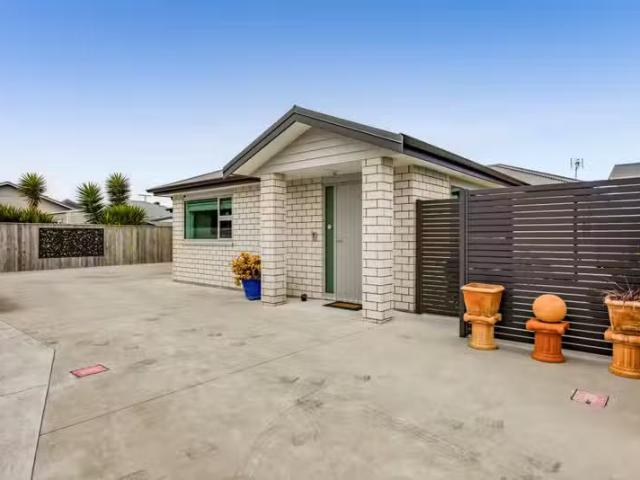 New 3 BR MODERN LIVING MADE EASY First National Real Estate