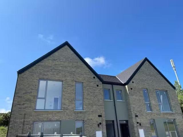 Deal! 10 Lakeside Mews