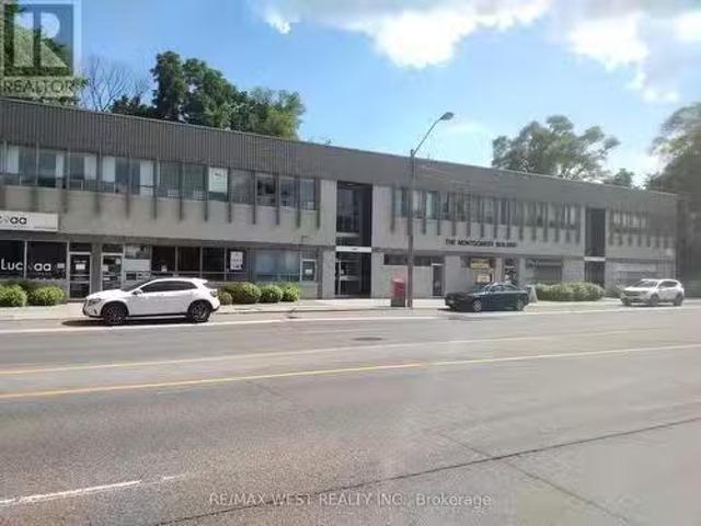 Unique 1 BA 205 3269 Bloor Street W, Toronto, ON, M8X 1E2.