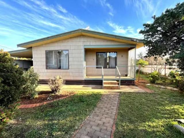 New 2 BR 9 Grattan Street, HILLSTON House for rent Listed by.