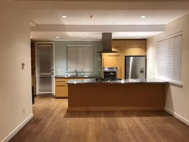 Deal! 2 BR Townhouse for rent in Vancouver, Vancouver West, 29.