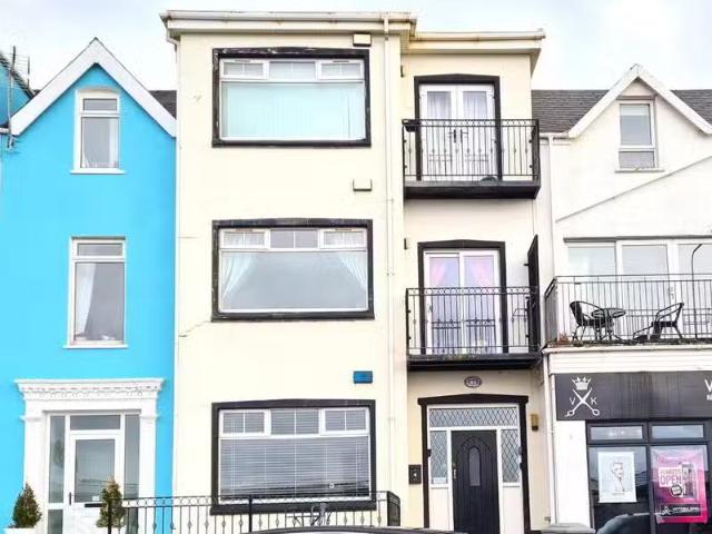 Nice 2 BR Apt 5 81, SHORT TERM Eglinton Street