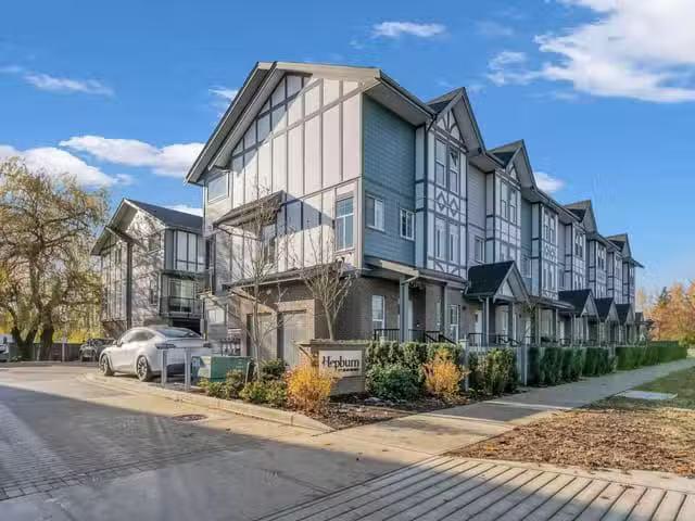 Unique 4 BR Townhouse for rent in Surrey, Cloverdale, Avenue.