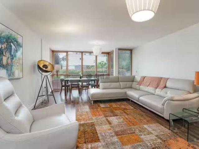 Unique Apartment, The Clayton, The Gasworks, Grand Canal Dock.