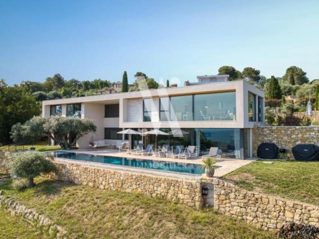 Villa d'architecte 240 m2 terrain 1450 m2 Piscine