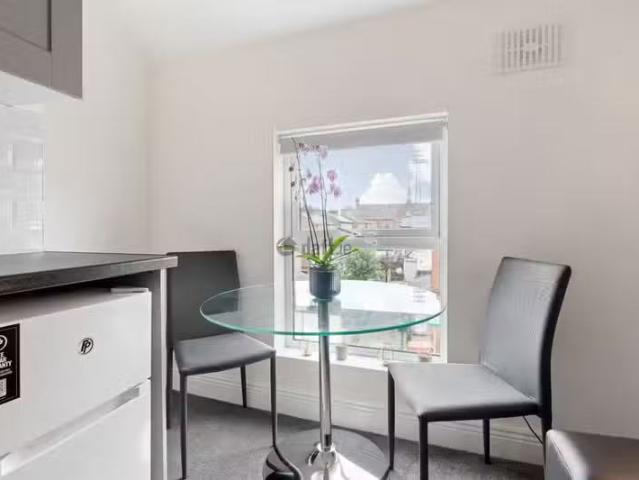 Unique Flat 7, The Laurels, Phibsborough, Dublin 7 is for rent