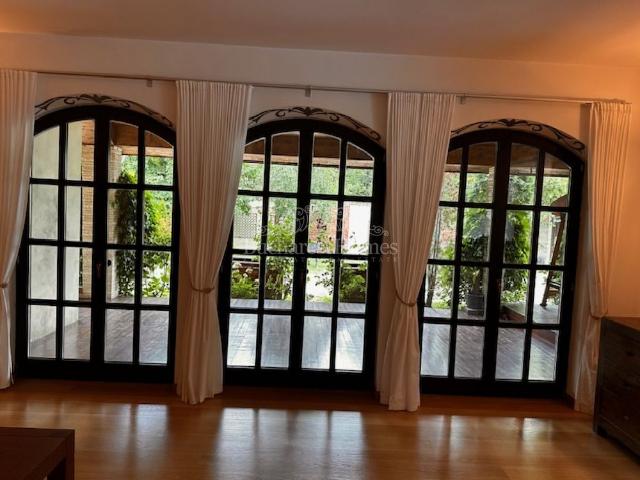 Unique Hacienda Style, Six Bedrooms and Pool, Pipera