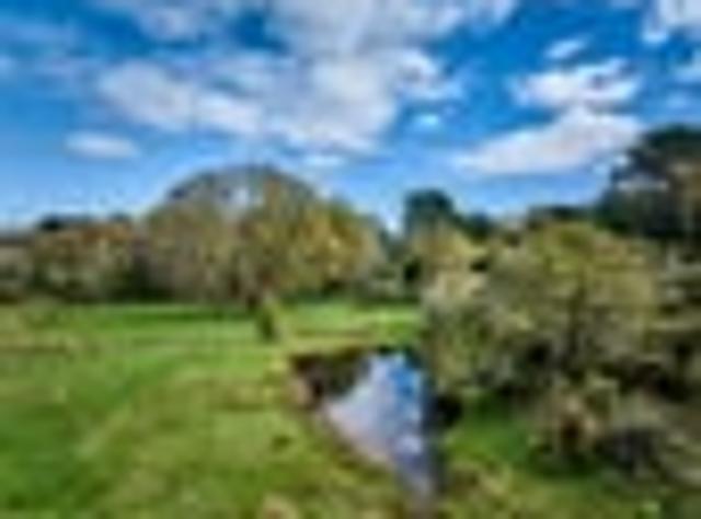 SUN & INLET VIEWS, HANDY TO VILLAGE 2.91 ha