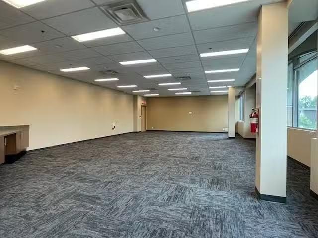 Deal! Office for lease in Abbotsford, Abbotsford, 205 1925 Mc.