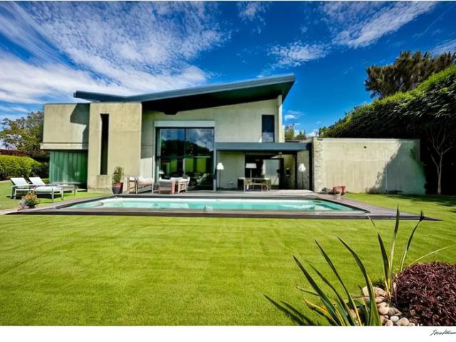 Unique Maison d'Architecte avec piscine et nature environnan
