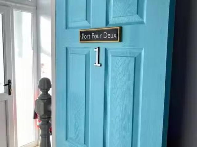 Rental! Port Pour Deux, 2 Antrim Gardens