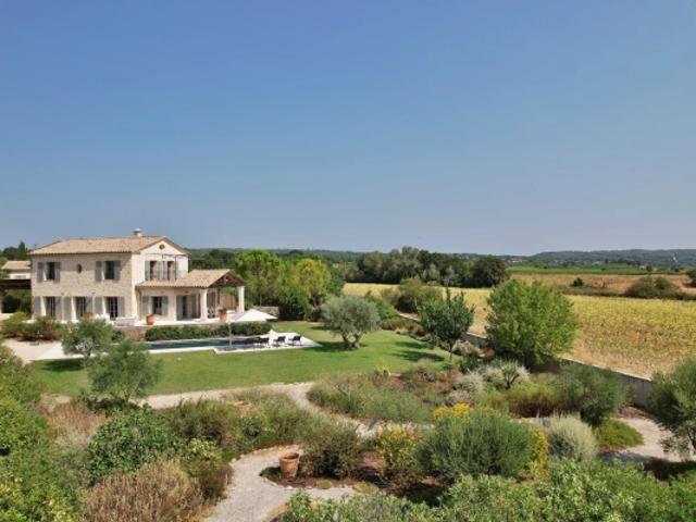 Unique propriété avec piscine et vue panoramique