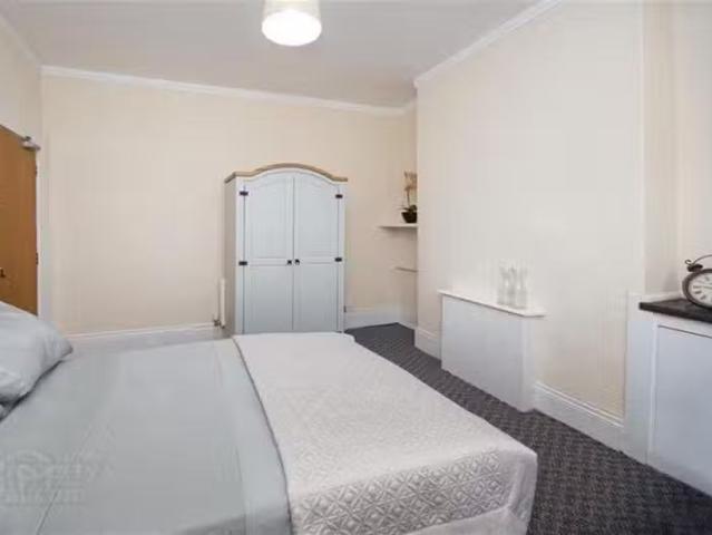 Just in! Room 1, 96 Cromwell Road