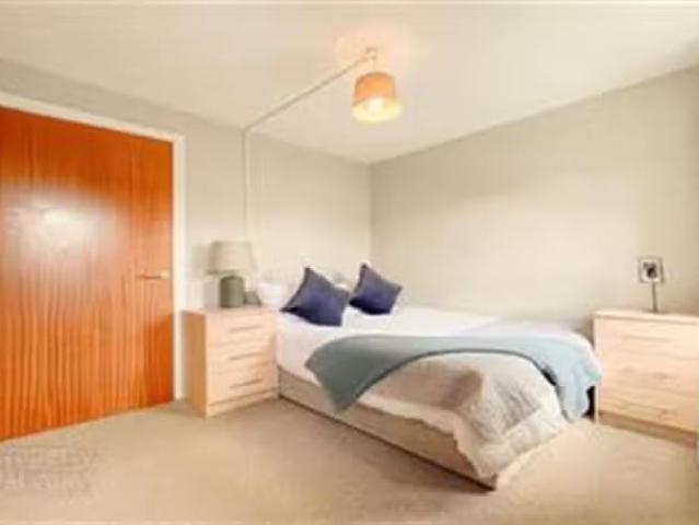 Rental! Room 2 Apartment, 4 College Gate