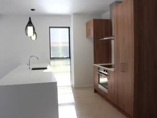 Nice Three Bedroom Two Bathroom Townhouse – First National Rea.