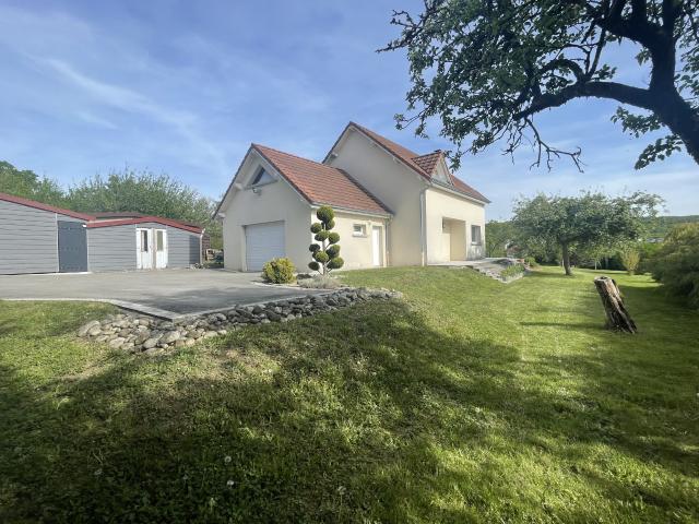 Uniquement chez Girardi, pour vous chez nous, cette jolie maison de 124 m2 sur 10,85 ares avec piscine
