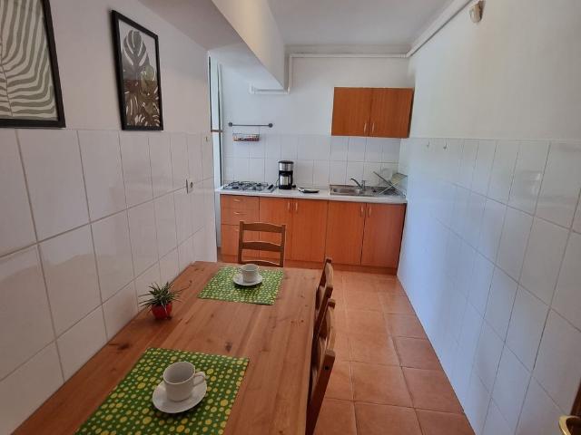 Unirii colt cu Lucian Blaga, ap 2 camere, spatios 65 mp, 3 balcoane