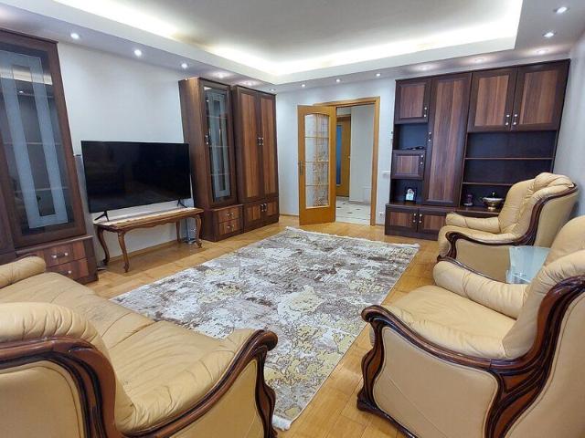 Unirii, Bd. Mircea Voda, apartament 3 camere decomandat cu centrala