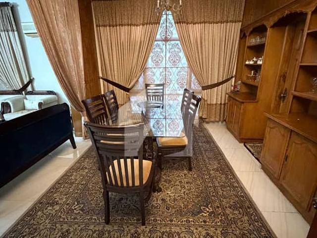 Unlock the Potential of F 10/2 Spacious 6 Bed House on a Beautiful Dead End Street
