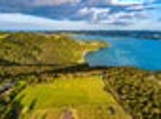 Unrivalled property overlooking Cable Bay