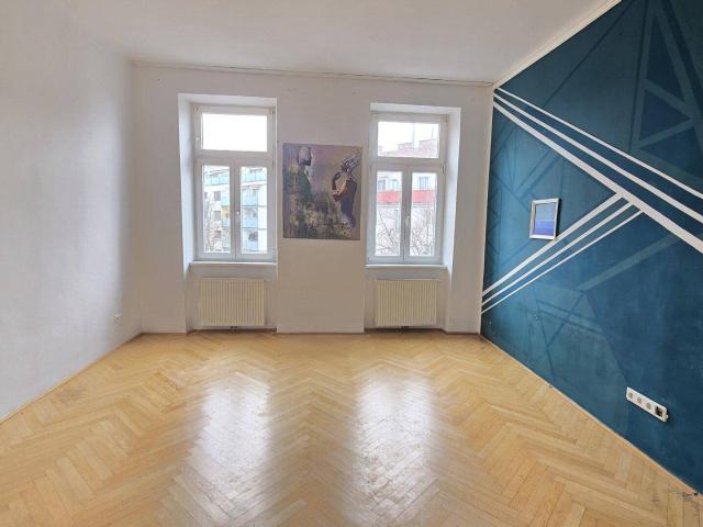 Unsaniert 2 Zi. Wohnung, vierter Stock ohne Lift