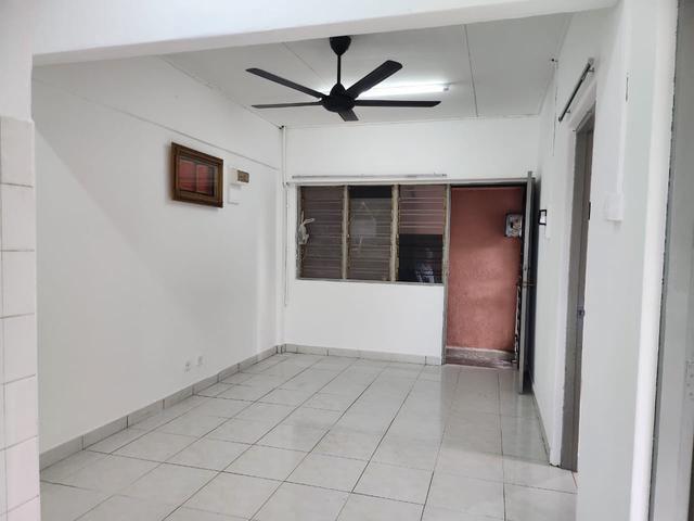 Untuk dijual Flat Taman Cahaya Indah