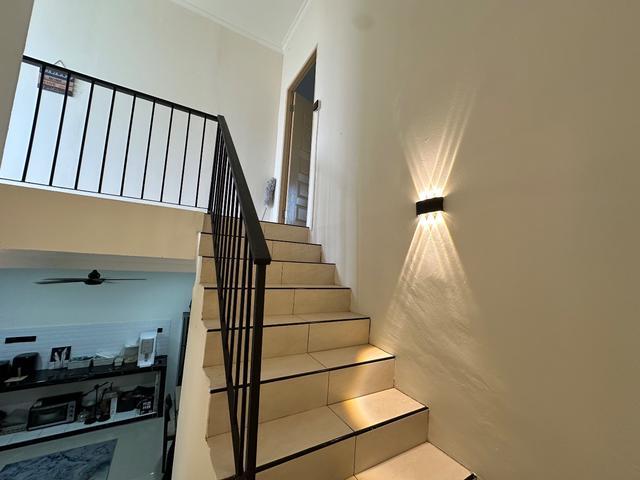 UNTUK DIJUAL Rumah RENOVATED Corner 2 Tingkat