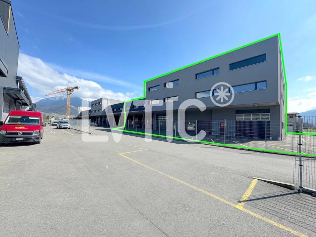 Unternehmen, Lager, Büros von 1710 m2 teilbar zu vermieten in Collombey