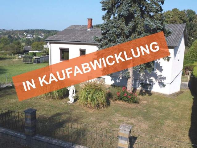 Unterkellertes Einfamilienhaus mit Garage in schöner Wohnlage